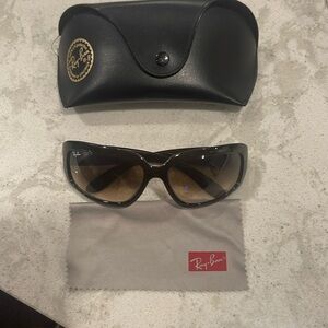 Ray Ban sunglasses- RB 4102 714/51 2N 😎 Brown